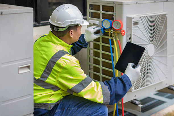 Professional Hvac technician working in Greenville, MI